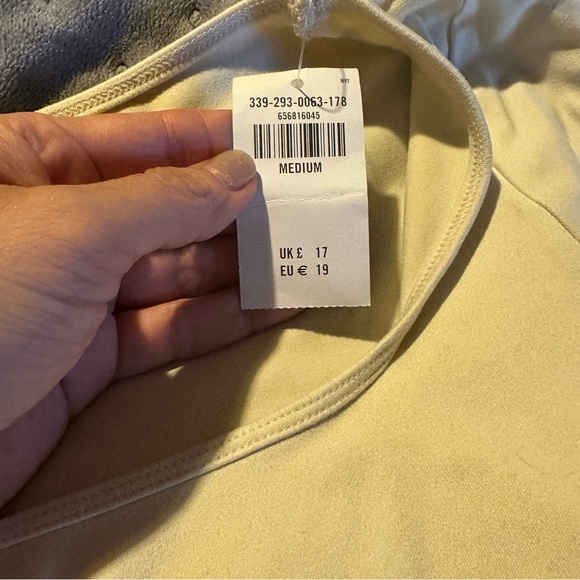 Hollister Cream and Tan Long Sleeve Tops medium new with tags - Picture 4 of 6